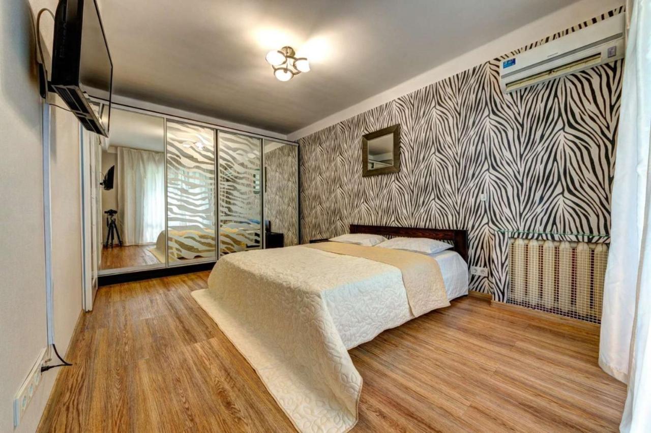Excellent Apartment Druzhby Narodov Boulevard 3A. Lybedskaya Metro Station Киев Экстерьер фото